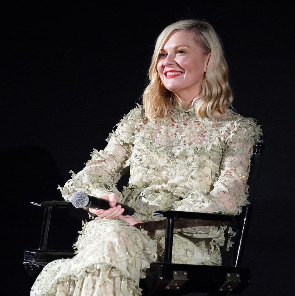 De hecho, su mejor trabajo puede estar por delante debido a su nominación en los SAG Awards con ‘The Power of the Dog’, y ahora con la nueva serie de Sony: ‘On Becoming a God in Central Florida’.