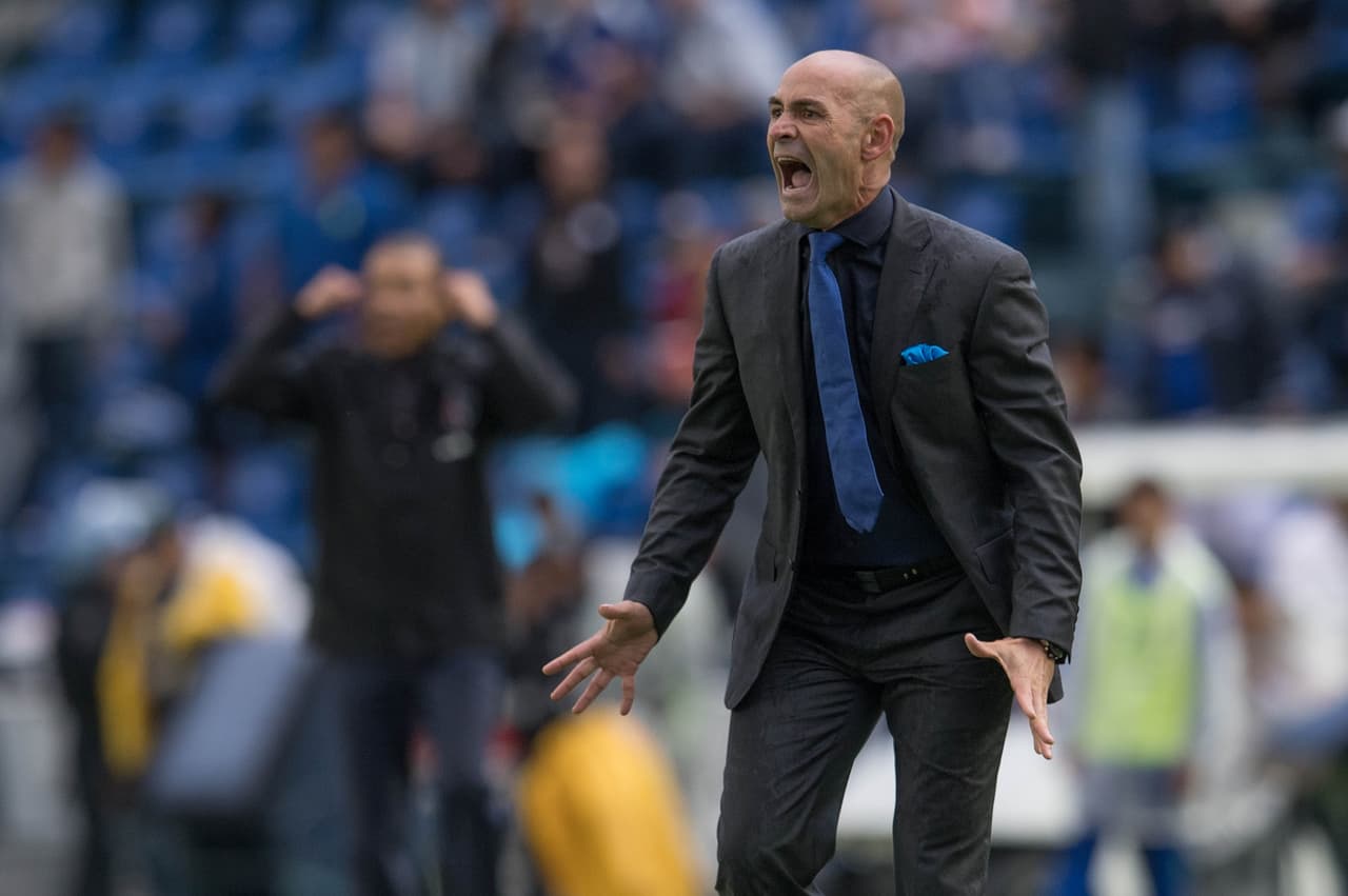 Sacando el demonio que tiene dentro luego de un gran fallo de la defensa.