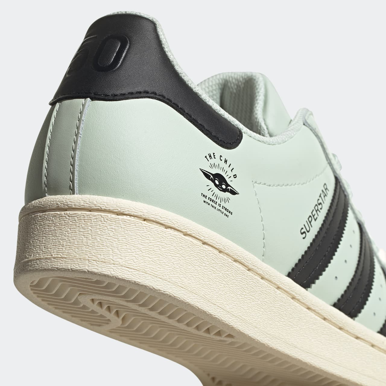 adidas Originals se ha asociado con socios creativos deStar Wars, para presentar una colección temática específicamente en torno a 'The Mandalorian'.