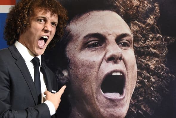 El principal refuerzo de los campeones ha sido, hasta el momento, el defensor brasileño David Luiz, por el que pagaron unos 50 millones de euros, a la espera del centrocampista argentino del Real Madrid Ángel di María, que los rumores sitúan en el club de la capital francesa.