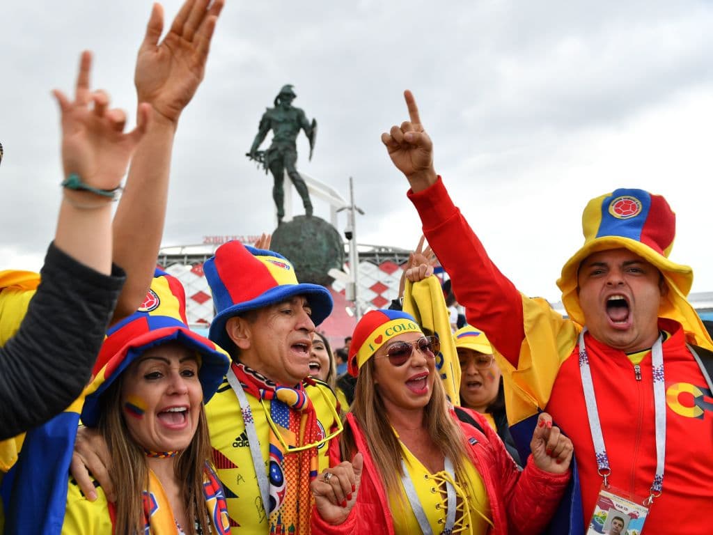 Los fanáticos en Moscú prendieron la fiesta del duelo de octavos de final entre Colombia e Inglaterra, con un colorido que marca la definición del último clasificado a cuartos de final en Rusia 2018.