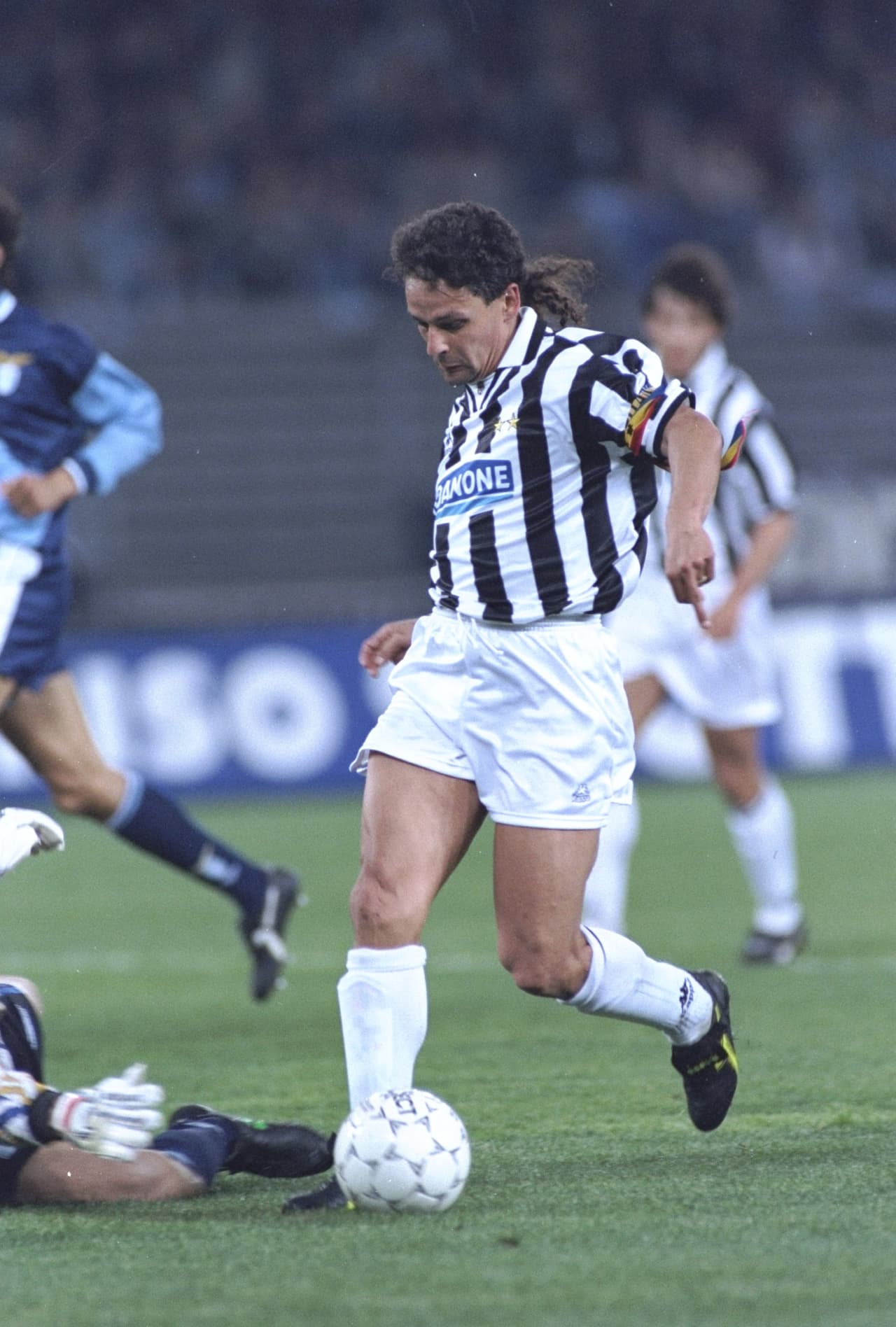 En 1990 
<b>Roberto Baggio</b> pasó a la Juventus desde la Fiorentina. Aunque marcó muchos goles, solo ganó dos títulos.