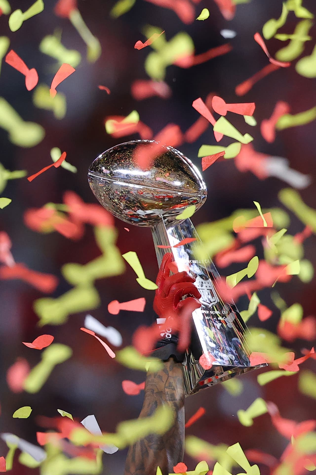 Así se presentó el festejo de los Chiefs desde los minutos finales del partido, hasta el clásico baño al head coach, Andy Reid y también la celebración con el Vince Lobardi.