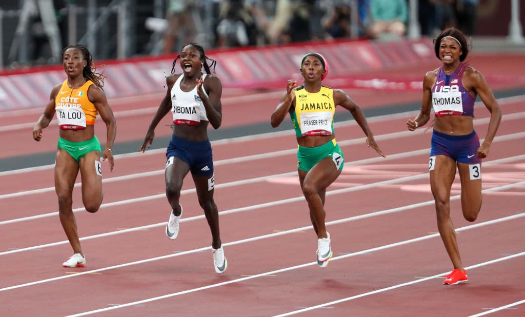 Thomas cruzó la línea de meta en la final femenina de 200 metros una fracción de segundo después que Elaine Thompson-Herah de Jamaica.