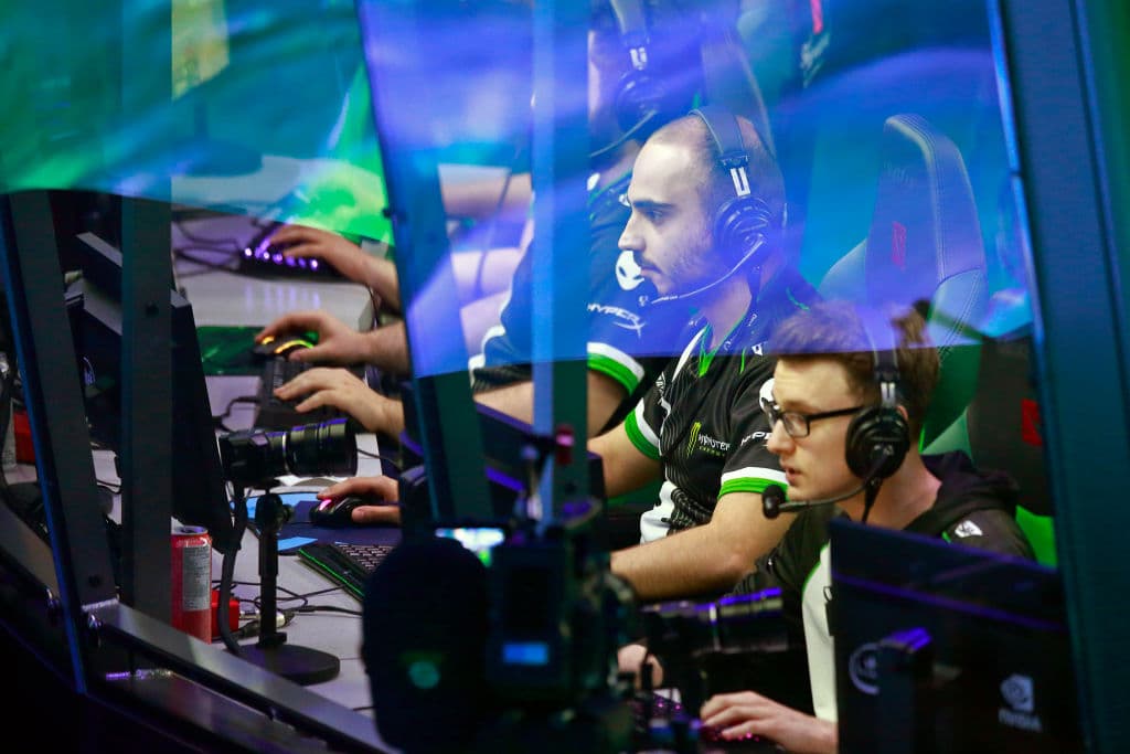 Estudios recientes demuestran los lados positivos de los videojuegos, como una mejor coordinación motora y visual, atención visual, etcétera, con respecto a quienes no son jugadores.