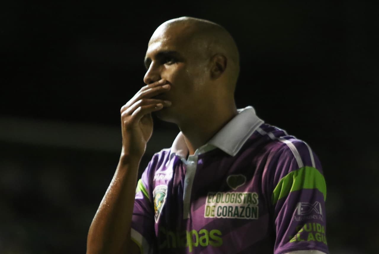 Jaguar sin garras- Si algo se esperaba de un equipo de La Volpe es que fuera ofensivo pero solamente anotó un gol en 180 minutos, quedándose lejos de las expectativas con pocas llegadas al frente.