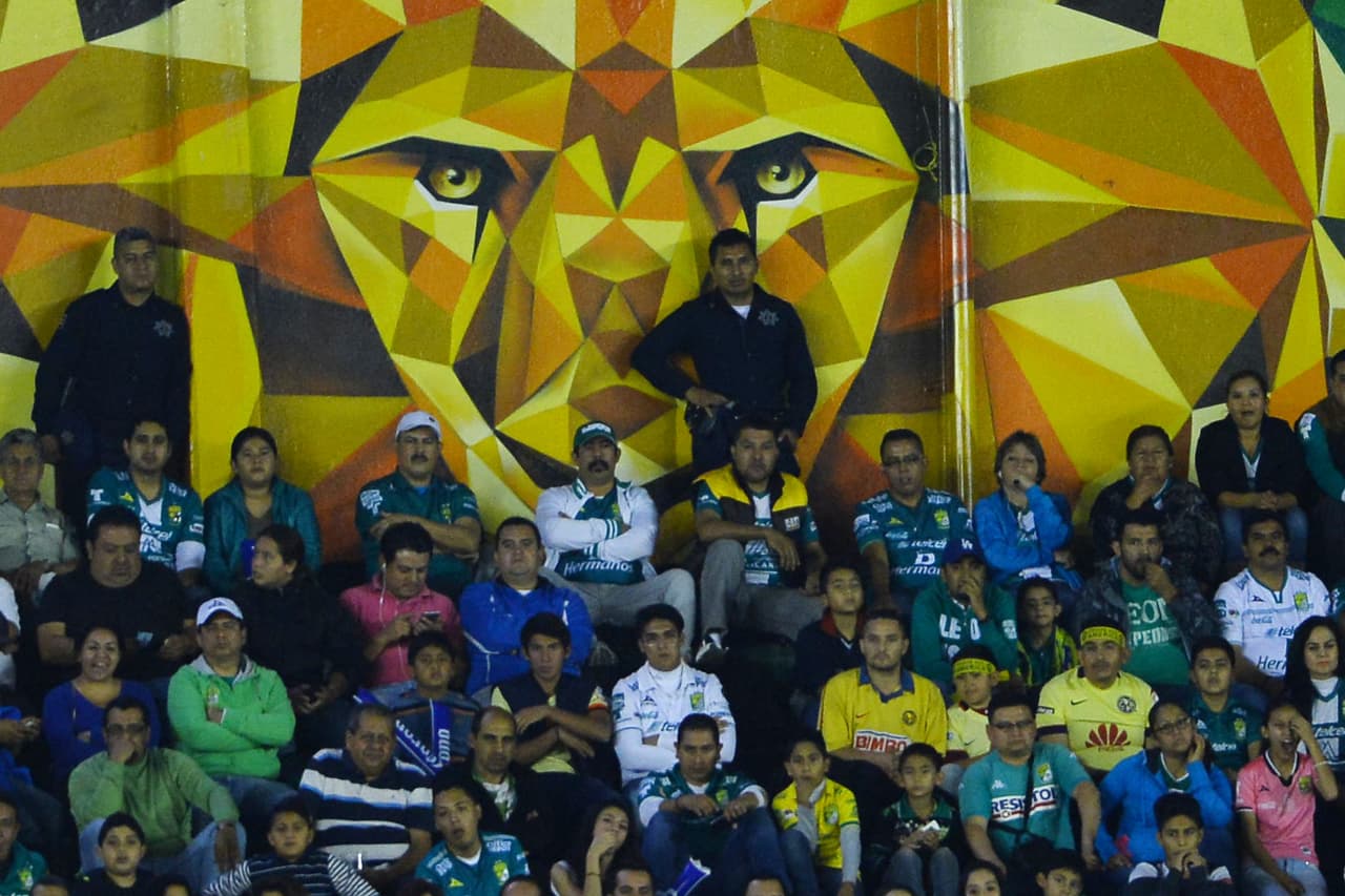 La afición en León: Se especulaba que no llenarían el Estadio Nou Camp por el resultado en la ida pero sus aficionados respondieron y apoyaron a lo largo del encuentro.