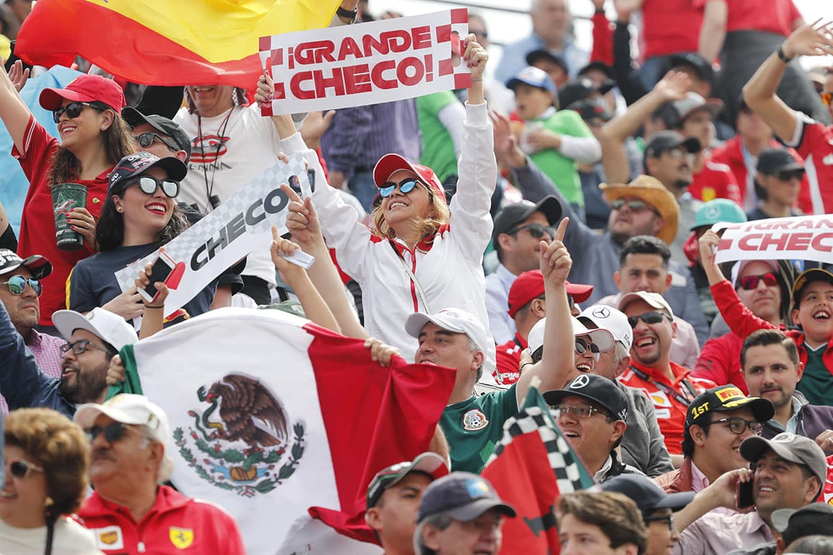 Con tribunas llenas se disputará el Gran Premio de México, haciendo fuerza por el piloto Sergio 'Checo' Pérez.