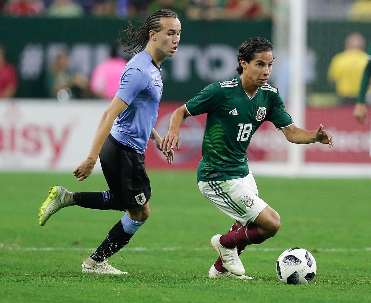 Diego Lainez debutó el año pasado con México y se sitúa en quinto lugar con 18 años, 2 meses y 30 días.