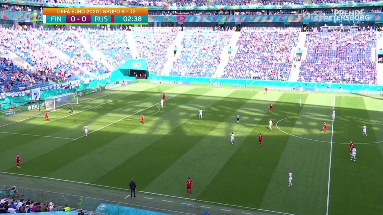 ¡GOL!  anota para Finlandia. Joel Pohjanpalo