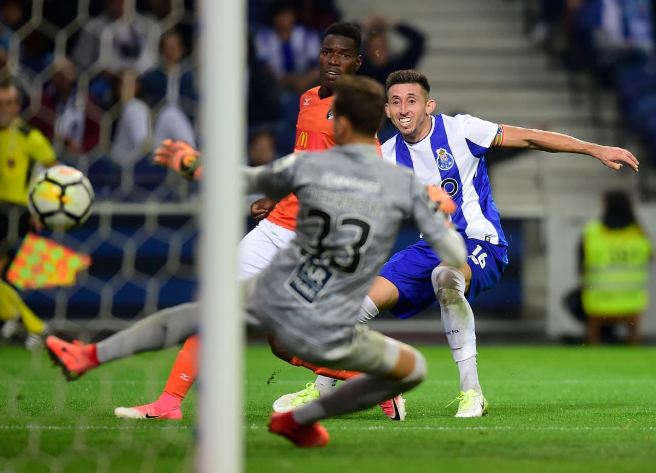 F.C. Porto Vs. Paços Ferreira / Sábado 21 de octubre - 3:30 p.m.ET/2:30 p.m.CT/12:30 a.m.PT: los mexicanos Jesús Corona, Héctor Herrera, Miguel Layún y Diego Reyes quieren seguir en el liderato de la Liga NOS. De los cuatro, solo Reyes ha tenido menos regularidad en el tirneo portugués.