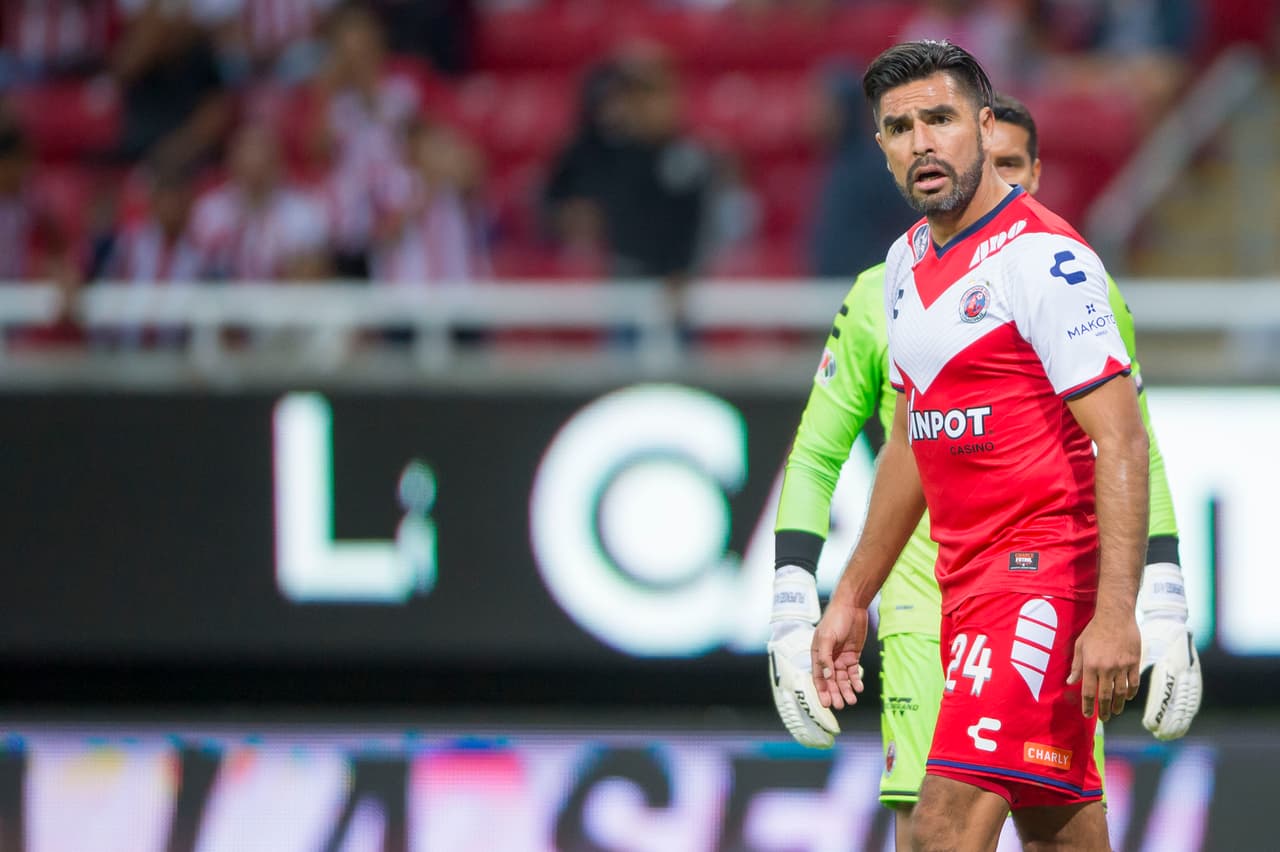 José Arturo Rivas: el defensor pasó de jugar cinco partidos de Liga MX con Tigres en la temporada 16/17 a ser titular indiscutido de los Tiburones Rojos en el presente curso. Podría pelearle un lugar a Francisco Meza en la zaga.