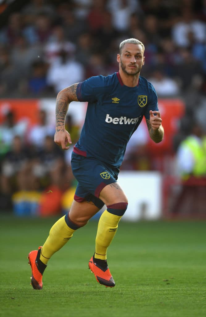 Aún así, fue el delantero Marko Artaunovic el que se vistió de figura al marcar el 2-0 al minuto 28 del primer tiempo. Este atacante tuvo regularidad en la pasada temporada a costa de 'Chicharito'.