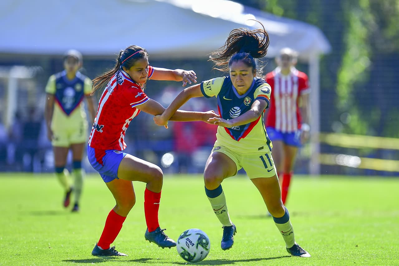 El rebaño tuvo oportunidades de gol, pero no concretaron. El tanto cayó de una jugada prefabricada para que Casandra Cuevas clavara el balón al fondo de la red con un firme testarazo.
