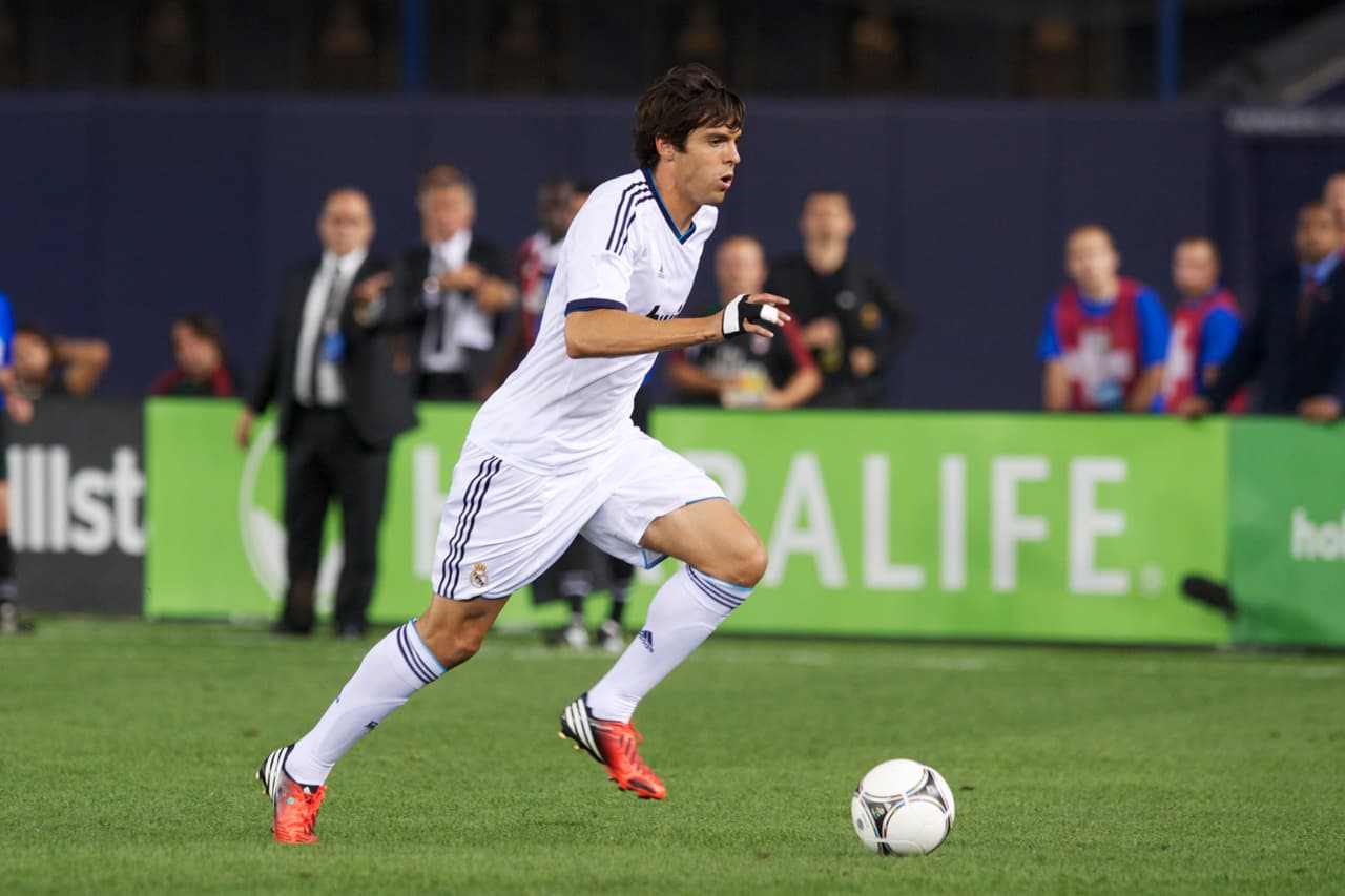 El apodo de Kaká lo obtuvo por parte de su hermano y que de niños este no podía decir correctamente su nombre.