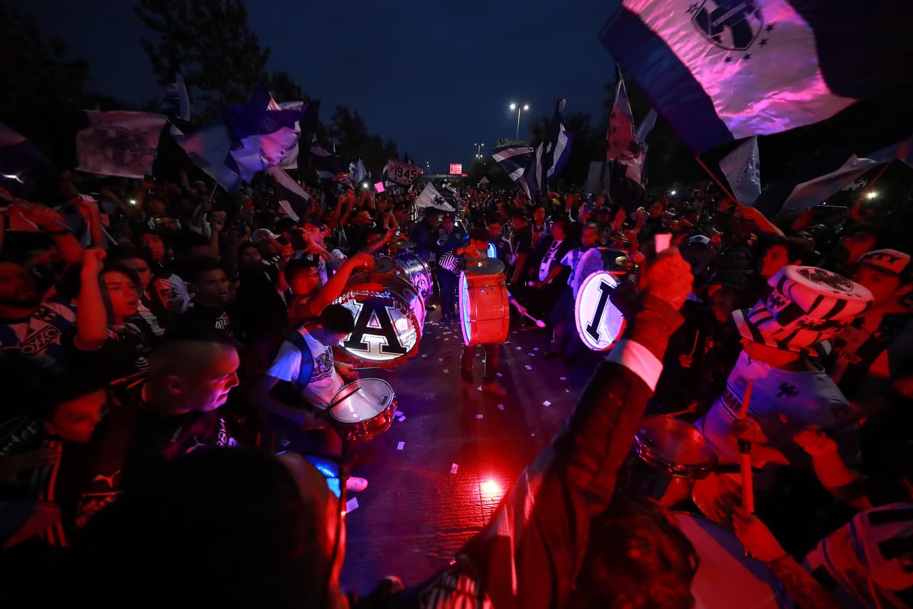 Con bombos y platillos se armó la batucada.