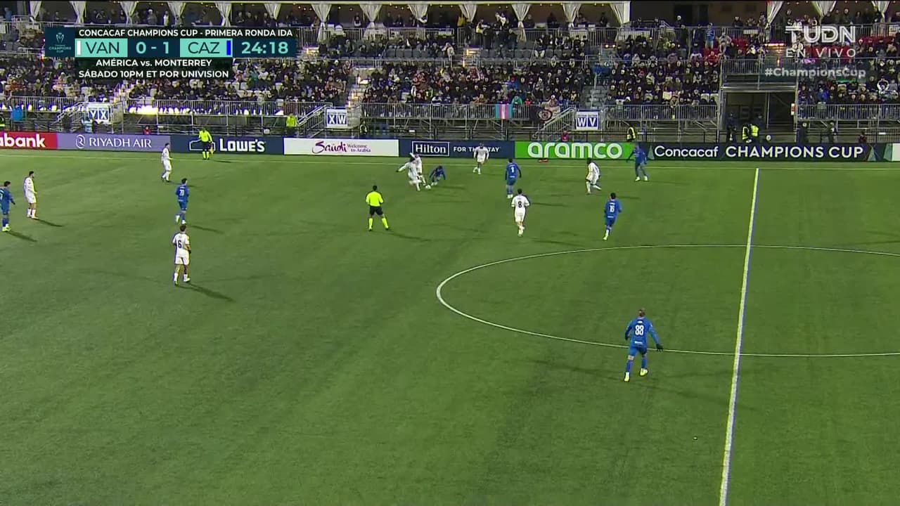 ¡TIRO ATAJADO! disparo por Gabriel Fernández.