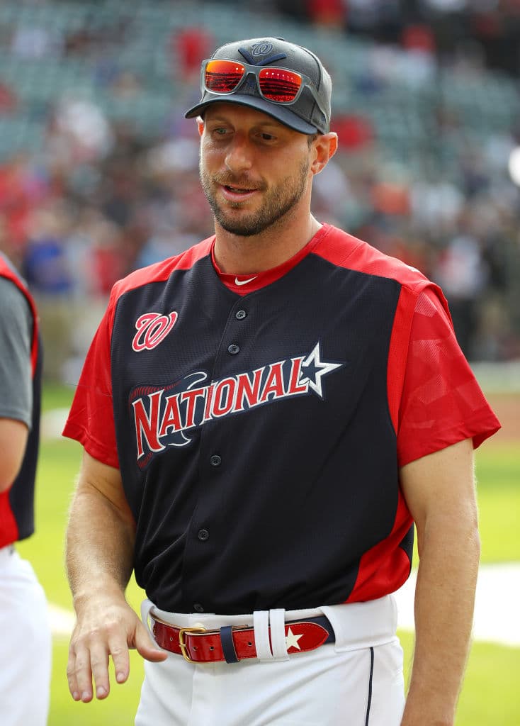 Así realizaron su práctica los peloteros seleccionados para participar en el MLB All Star Game, que se llevará a cabo este martes en Progressive Field, el Cleveland. Jugadores que generalmente son rivales pudieron convivir, charlar, entrenar, soltar el brazo y tener una leve práctica de bateo para alistarse de cara al encuentro de Media Temporada que promete ser muy atractivo.