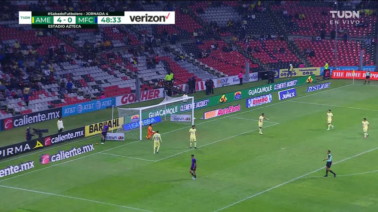 ¡TIRO ATAJADO! disparo por Nicolás Benedetti.