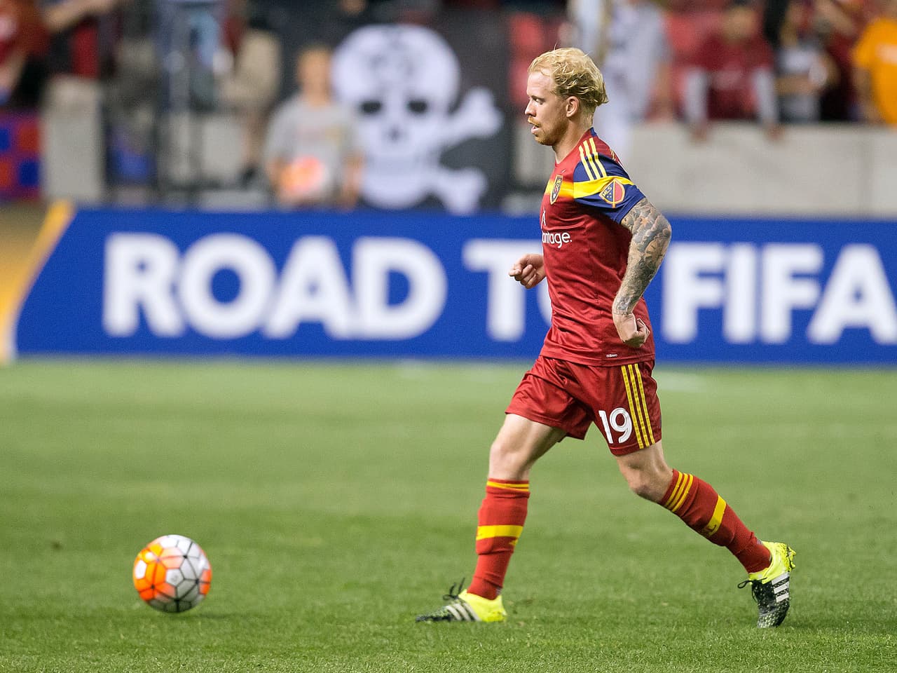 LUKE MULHOLLAND (MED) | Anotó un golazo para darle la victoria a Real Salt Lake sobre Colorado Rapids y dominó el mediocampo.