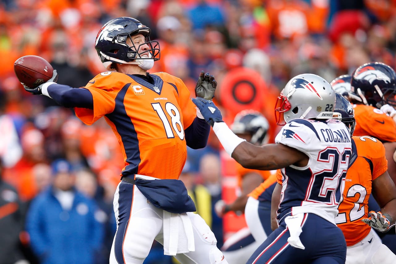 Manning completó 17 de 32 pases para 176 yardas y dos pases de TD.