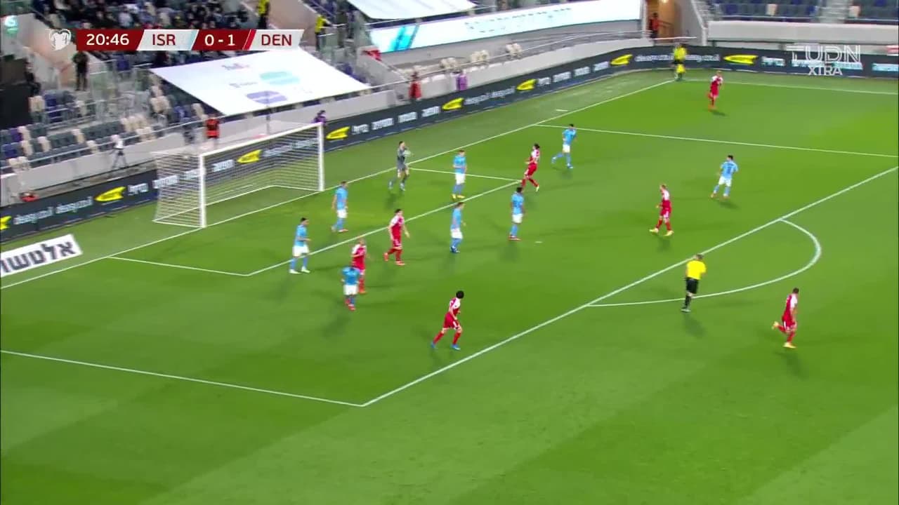 ¡TIRO ATAJADO! disparo por Martin Braithwaite.