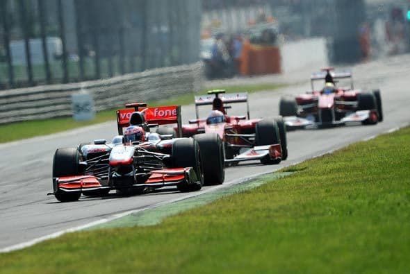 Button marcó las vueltas más rápidas en la primera mitad de la carrera, con Alonso y Felipe Massa muy de cerca.