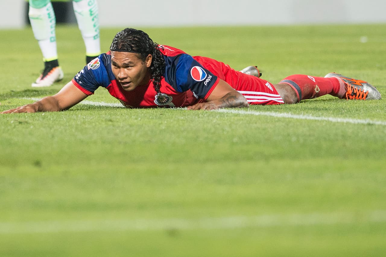 Con Carlos Peña la cosa fue un tanto distinta pues en el arranque de torneo fue muy cuestionado por un evidente bajón de nivel.