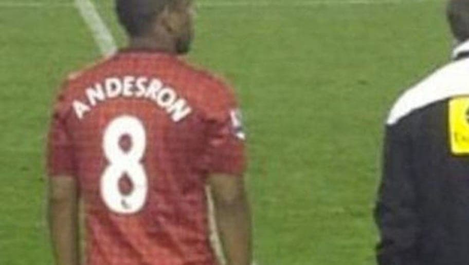 Anderson - El exlateral brasileño del Manchester United entró de cambio en un partido con el nombre de Andesron en vez de Anderson.