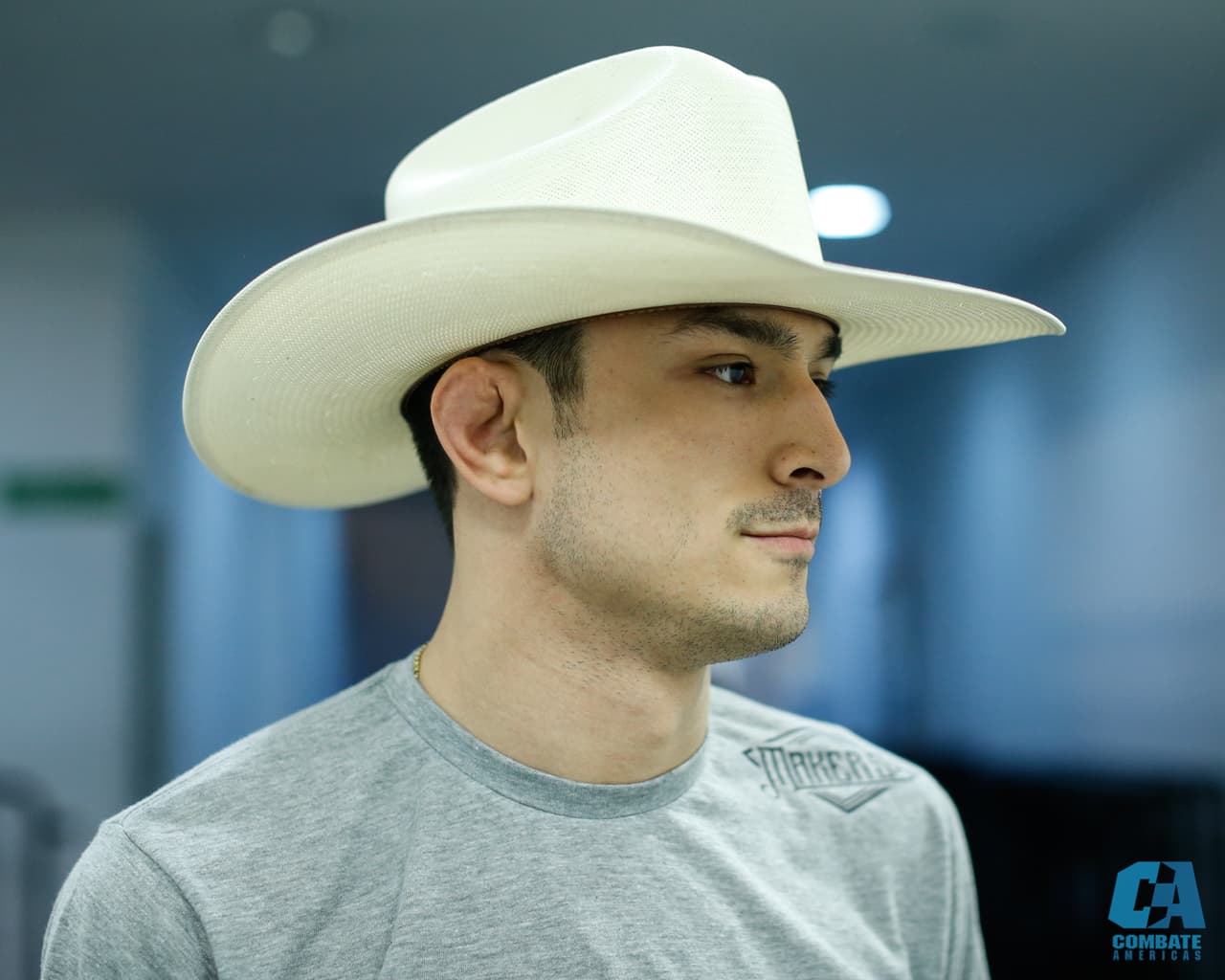 El colorido y la alegría, junto a los rituales y detalles en la intimidad de los atletas, fueron parte del Combate Américas en la fiesta de las artes marciales mixtas.