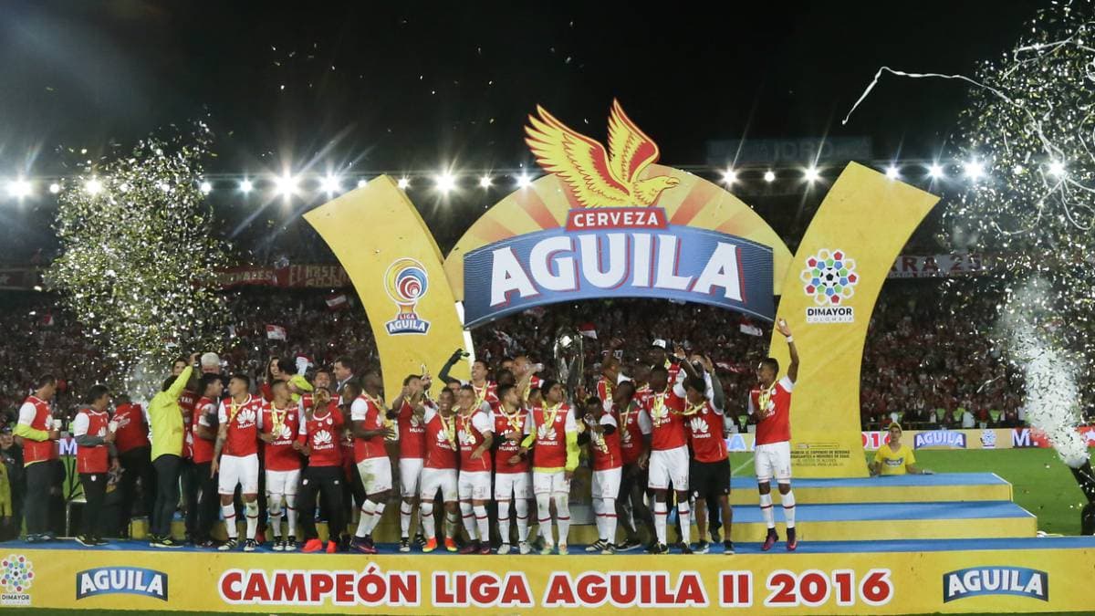 Desde 1990, la Federación Colombiana de Futbol es patrocinada por la empresa cervecera más grande del país. En 2015, esta empresa presentó su patrocinio oficial a 10 clubes profesionales para mejorar el espectáculo del futbol.