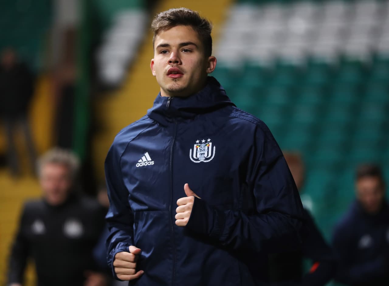 El volante Leander Dendoncker está en crecimiento con Anderlecht y por eso equipos ingleses como Crystal Palace y West Ham están interesados, según medios de ese país.