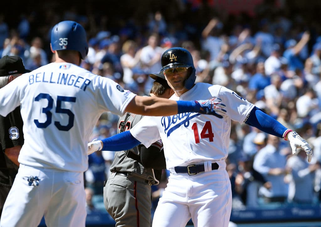 Pero los Dodgers no tuvieron saciedad y para cuando Enrique Hernández pegó su segundo vuelacercas, ya habían hecho po propio Max Muncy y Cody Bellinger. Luego del estacazo de Kiké, las cosas se pusieron 12-2.