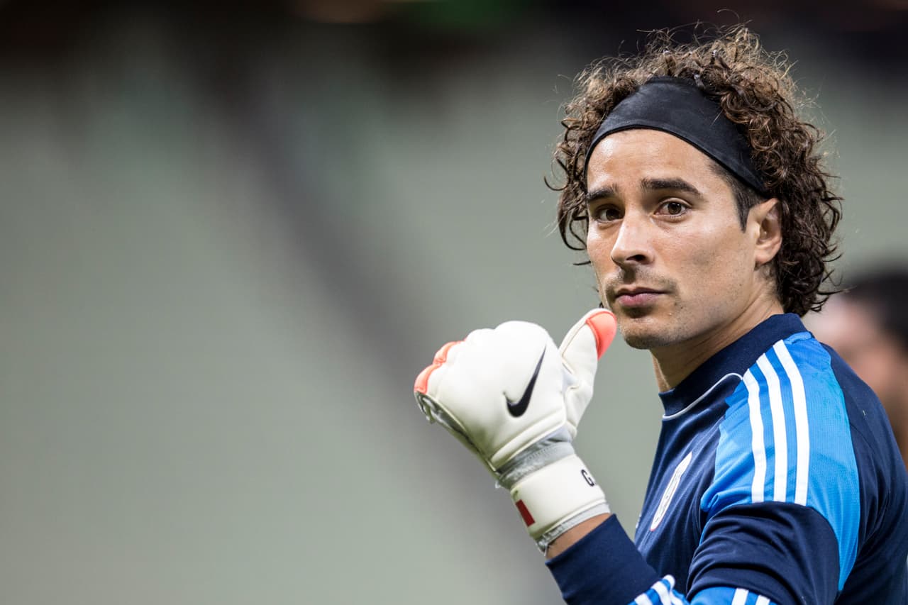 Editorial | A 14 años del debut de Guillermo Ochoa, solo las 'feas' le hacen caso