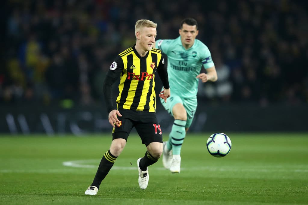 Los locales, en busca de abandonar la medianía de la tabla general, buscaron proponer el partido aunque no tuvieron demasiado éxito y temprano en el partido dos hechos cambiaron las cosas.