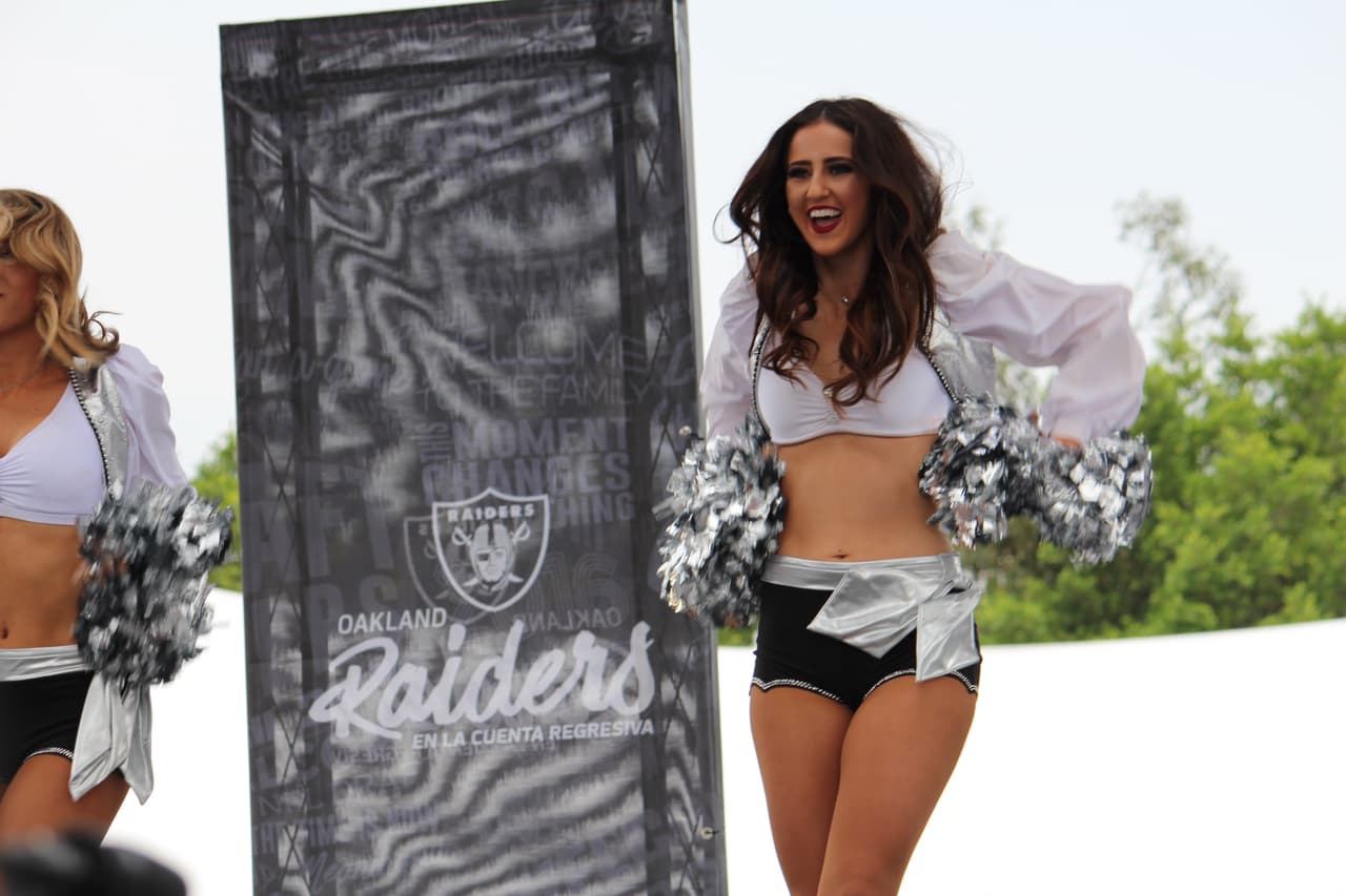 Te invitamos a disfrutar de los más lindo que vino de los Raiders a México, sus deslumbrantes porristas.