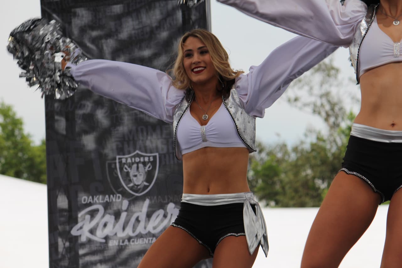 Te invitamos a disfrutar de los más lindo que vino de los Raiders a México, sus deslumbrantes porristas.