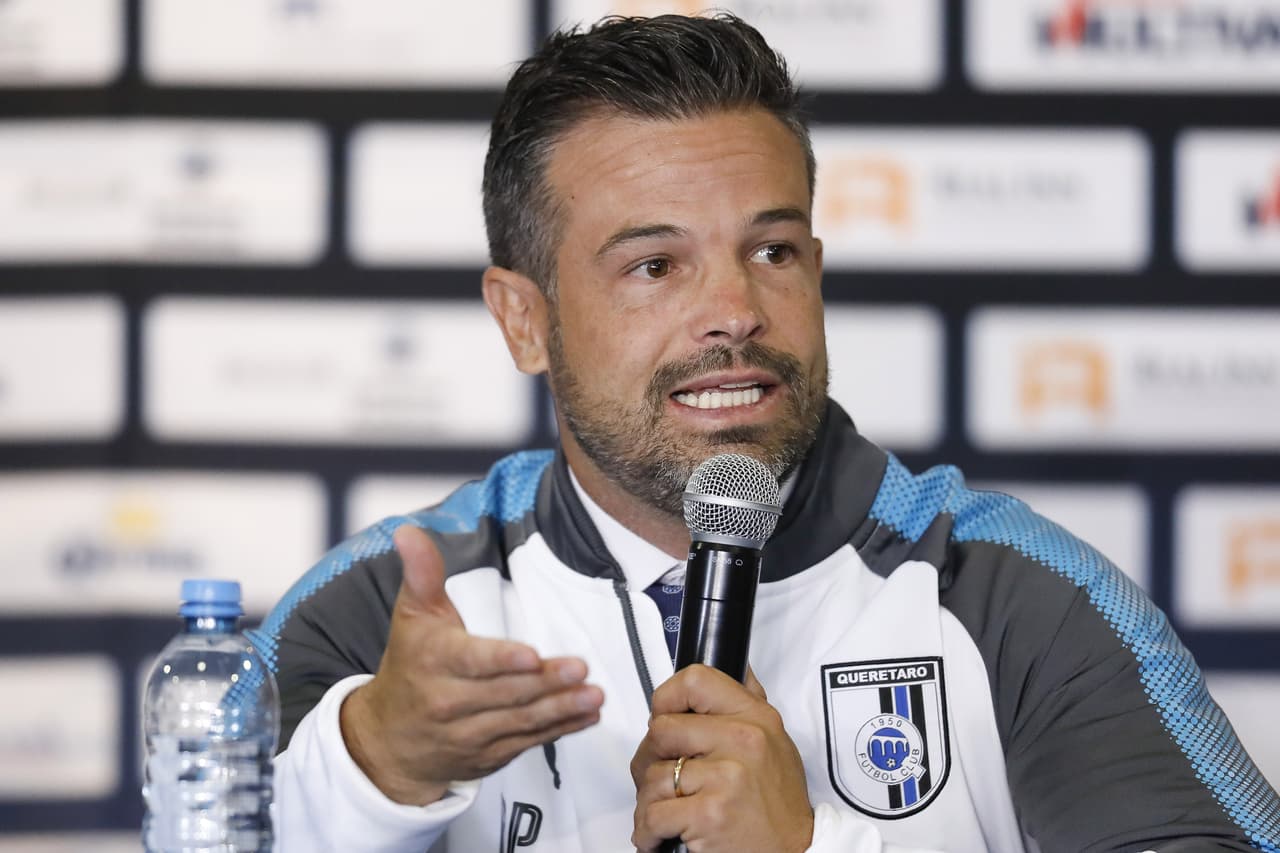 Rafael Puente del Río fue presentado como técnico del Querétaro, precedido por su paso por Lobos BUAP. Ahora buscará poner a brillar a los 'Gallos', alguna vez subcampeones de la Liga MX.