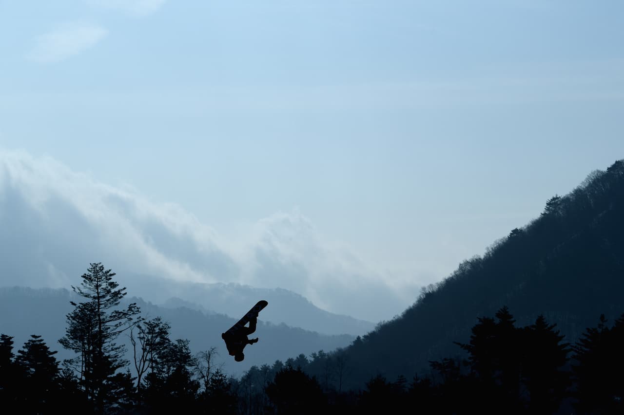 El snowboard ofrece grandes postales durante su competencia, en una mezcla de hermosos paisajes y lo espectacular del deporte mismo.
