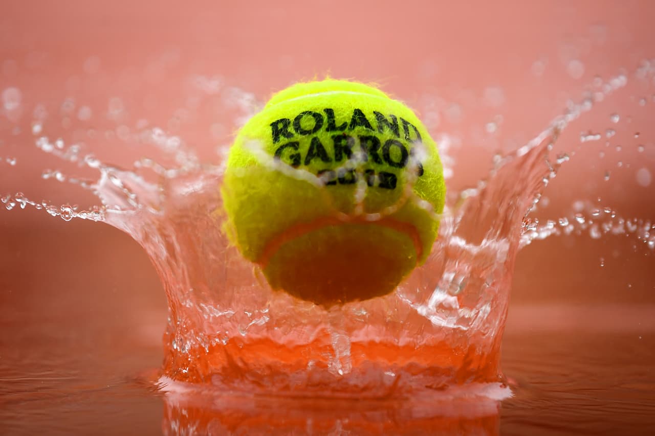 La segunda tanda de cuartos, dos masculinos y dos femeninos, prevista este miércoles se disputará el jueves. De golpe, las semifinales femeninas se disputarán, al igual que las masculinas, el viernes. Si el tiempo lo permite.