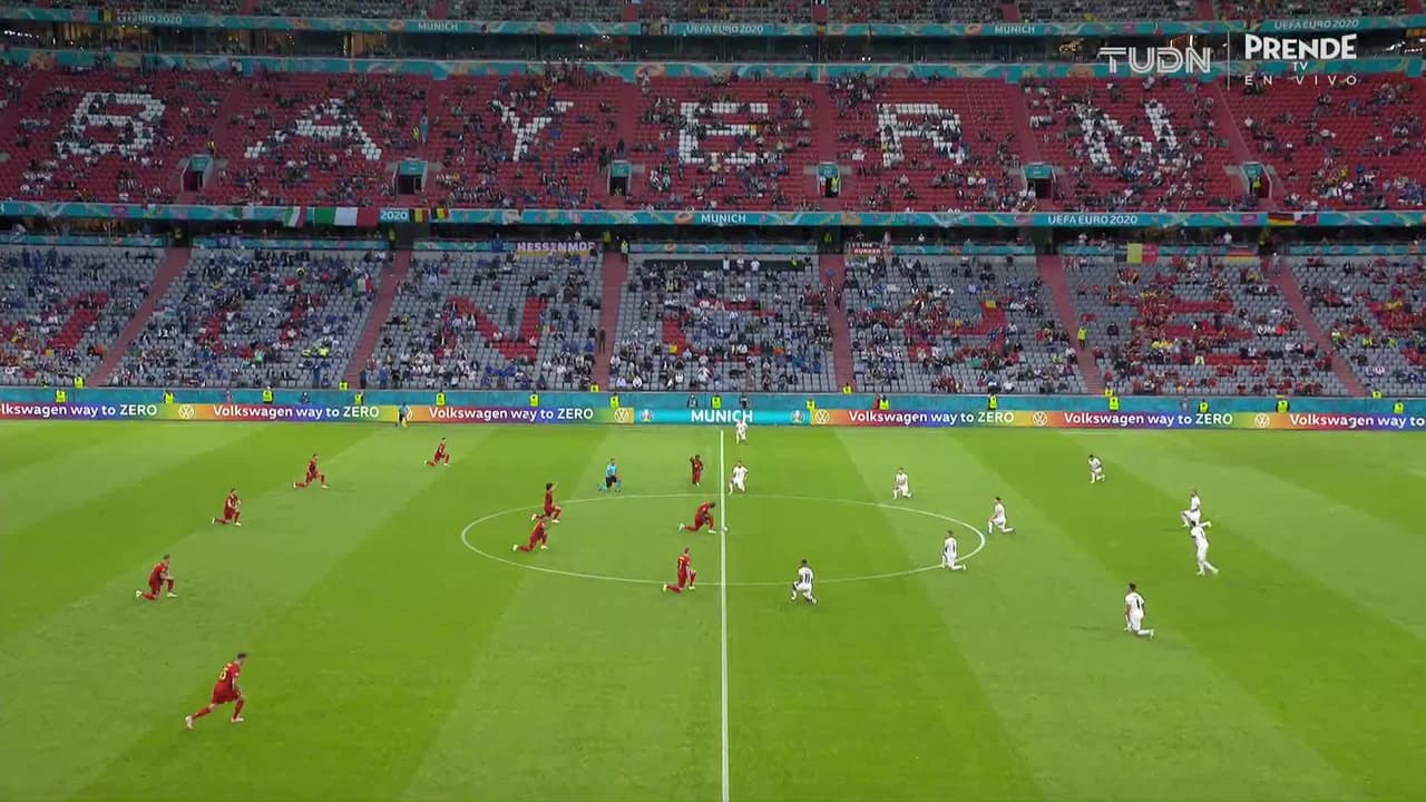 Arranca el partido y la pelota está en juego.