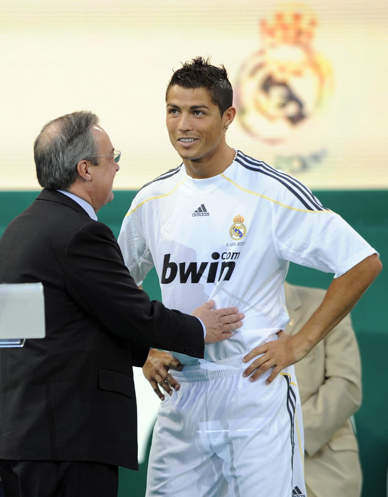 Con Calderón las cosas no mejoraron y Florentino Pérez recuperó la presidencia fichando a CR7 por 100 millones pagados al Manchester United en 2009.