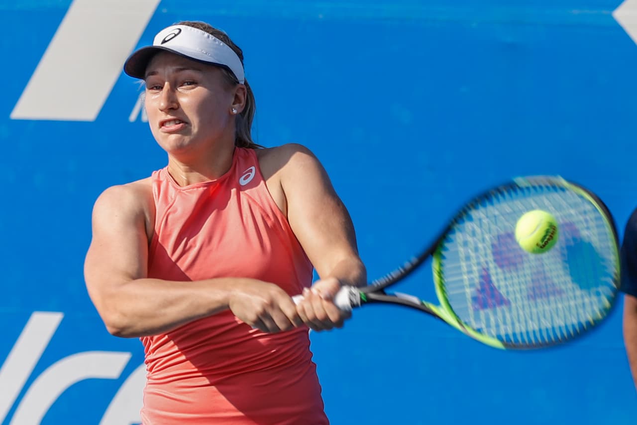 Y haciendo valer la condición de favorita de la rumana, Buzarnescu se impuso al son de 6-4 y 6-2 para avanzar a la segunda ronda.