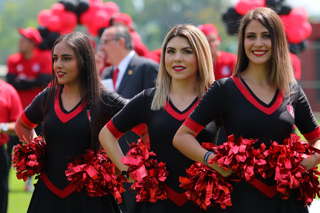 El colorido de los rojinegros tuvo un brillo en su fiesta, que tuvo al clima de su favor.