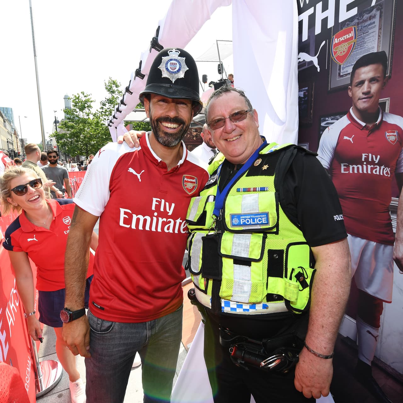 Pires también disfrutó de la compañía del público y de las autoridades cercanas en el lugar.