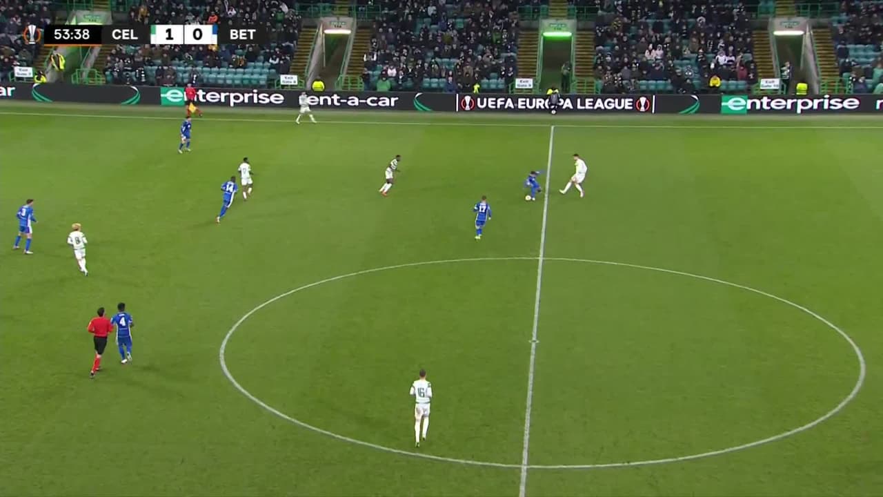 ¡TIRO ATAJADO! disparo por Cristian Tello.