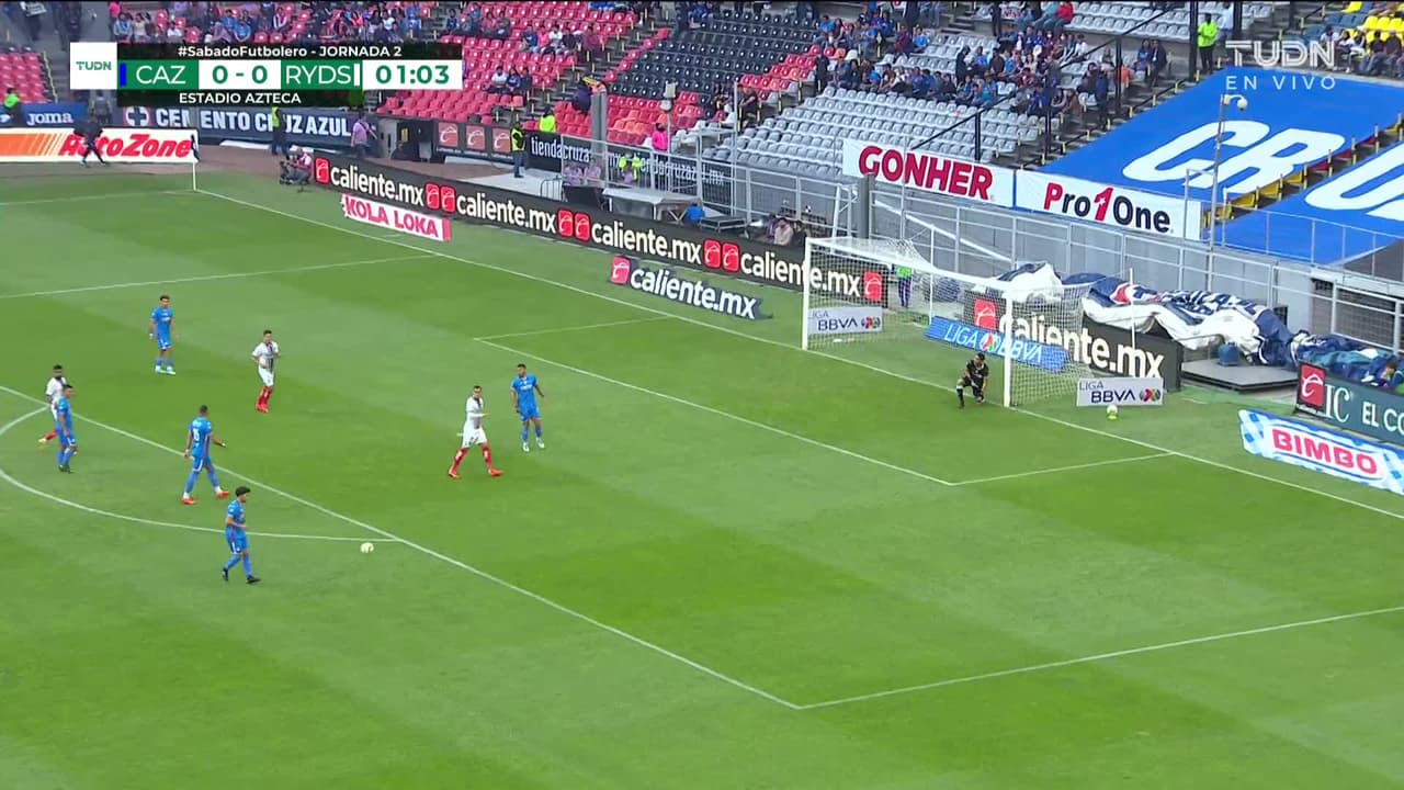 ¡TIRO ATAJADO! disparo por Germán Berterame.