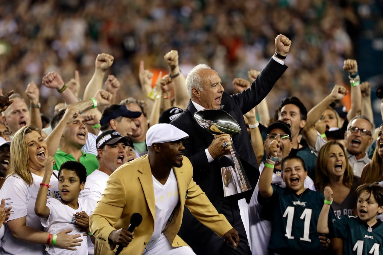 Finalmente, llegó el ansiado trofeo que le otorga la etiqueta de campeones a los Philadelphia Eagles, el trofeo Vince Lombardi estuvo en la casa.