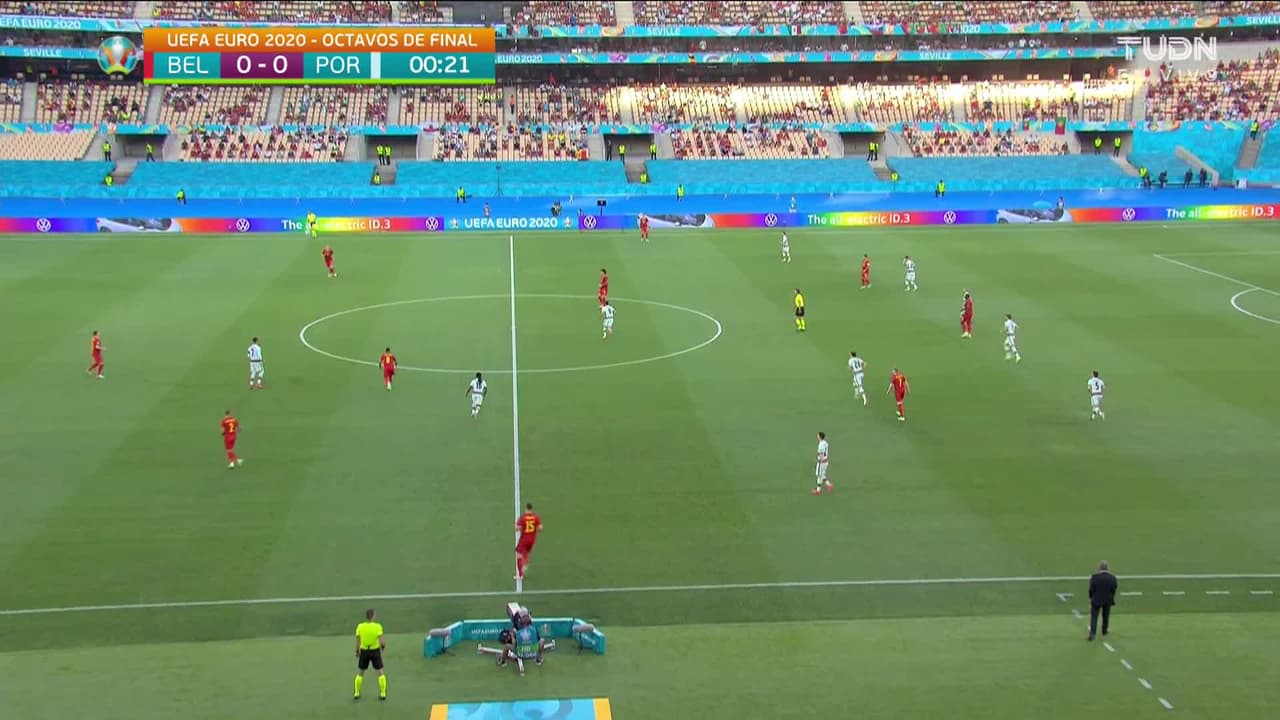 Arranca el partido y la pelota está en juego.