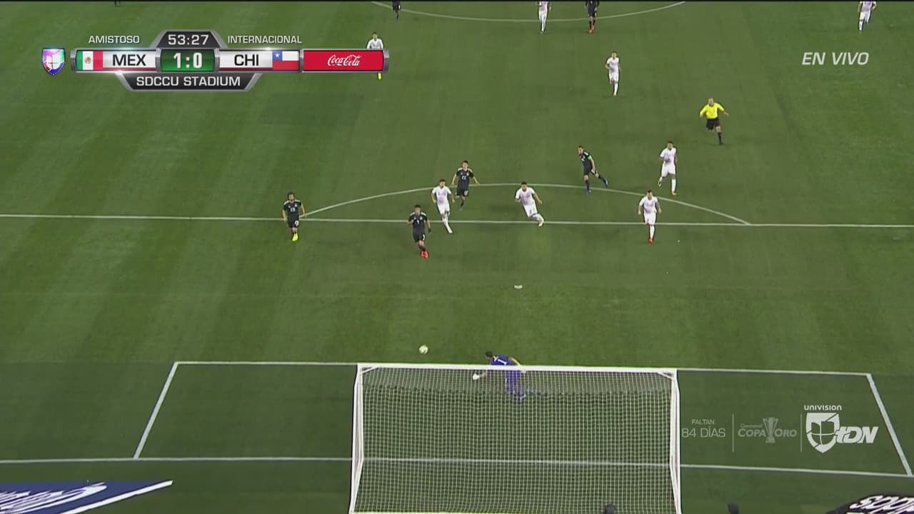 Guardado le sacó pintura al poste de Arias